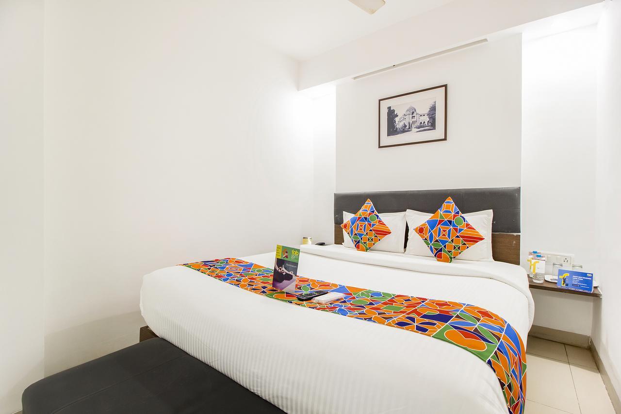 Hotel Fabexpress Kalyan - Nr Dairy Dan Circle à Vadodara Extérieur photo