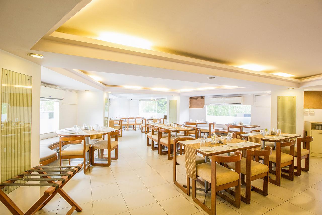 Hotel Fabexpress Kalyan - Nr Dairy Dan Circle à Vadodara Extérieur photo