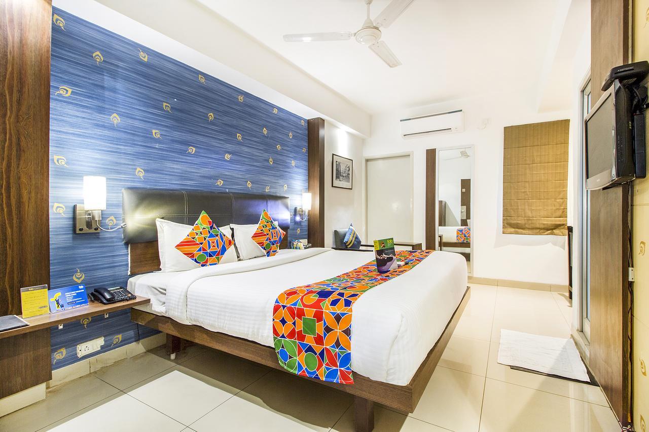 Hotel Fabexpress Kalyan - Nr Dairy Dan Circle à Vadodara Extérieur photo