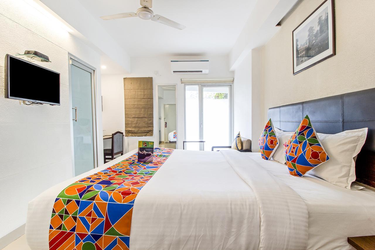 Hotel Fabexpress Kalyan - Nr Dairy Dan Circle à Vadodara Extérieur photo
