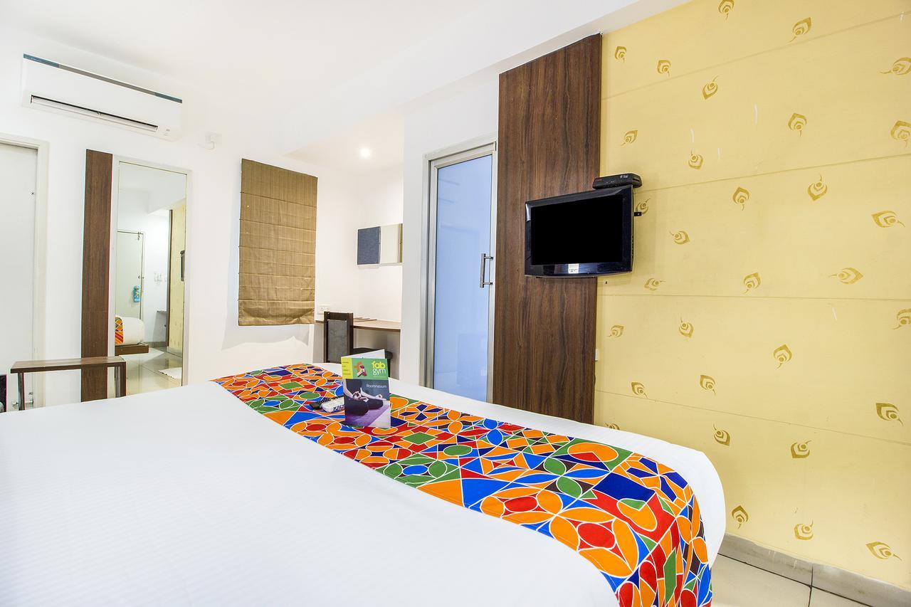 Hotel Fabexpress Kalyan - Nr Dairy Dan Circle à Vadodara Extérieur photo