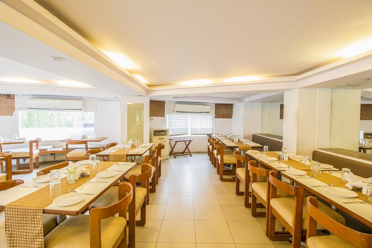 Hotel Fabexpress Kalyan - Nr Dairy Dan Circle à Vadodara Extérieur photo